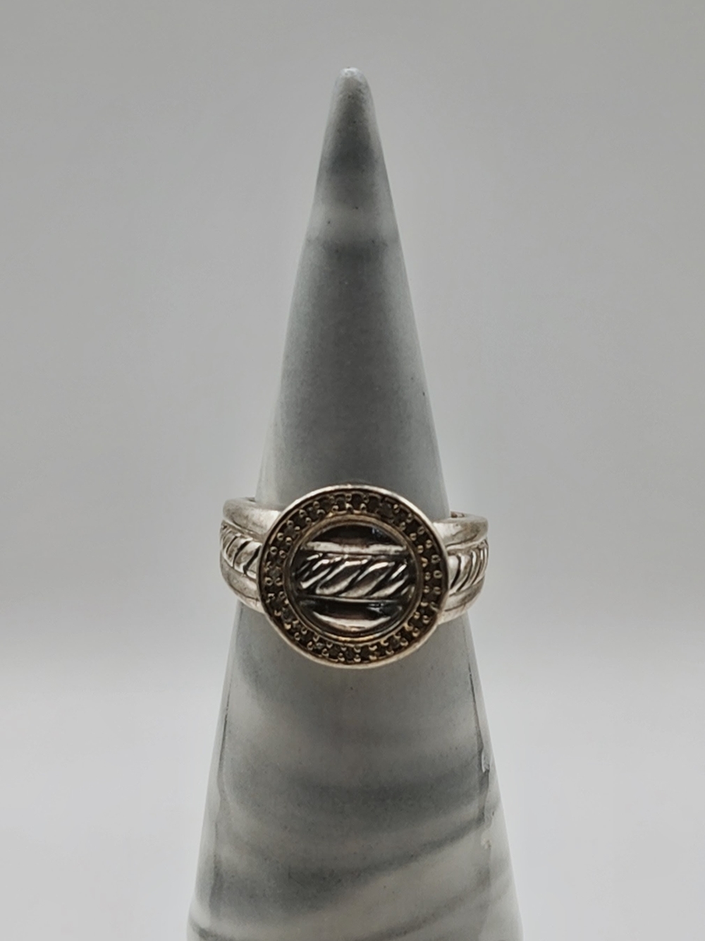 Heng Ngai 925 Sterling Silver Two-Tone Cable Medallion Ring Size 8